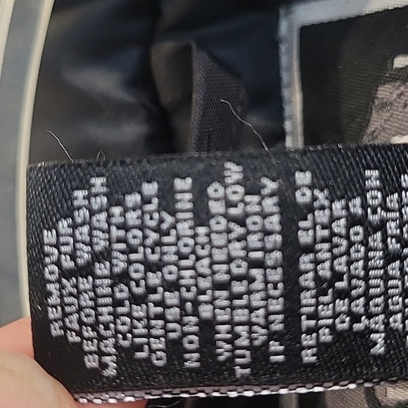 Vintage New Y2k LL Cool J Black Puffer Jacket - Picture 11 of 13